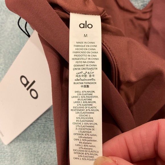 Air brush real bra tank
Size medium 
Color burgundy truffle
Alo yoga - Picture 6 of 6